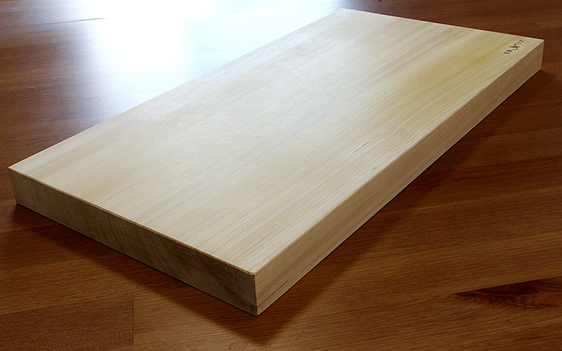 青森ヒバ無垢材の大型まな板　高級柾目