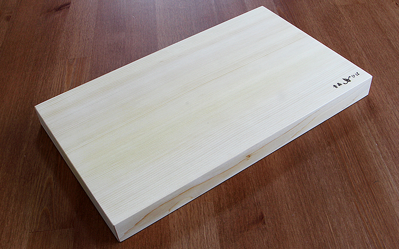 青森ヒバ無垢材のまな板　普通サイズの柾目